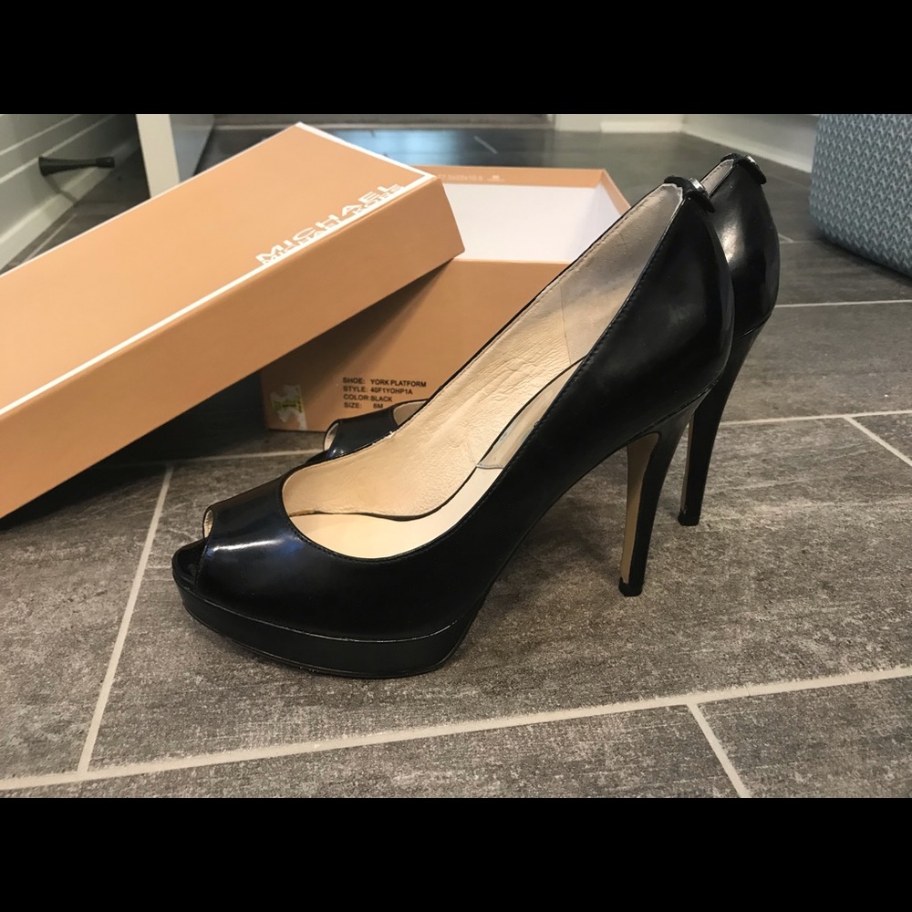 Michael Kors peep toe heels- size 6m